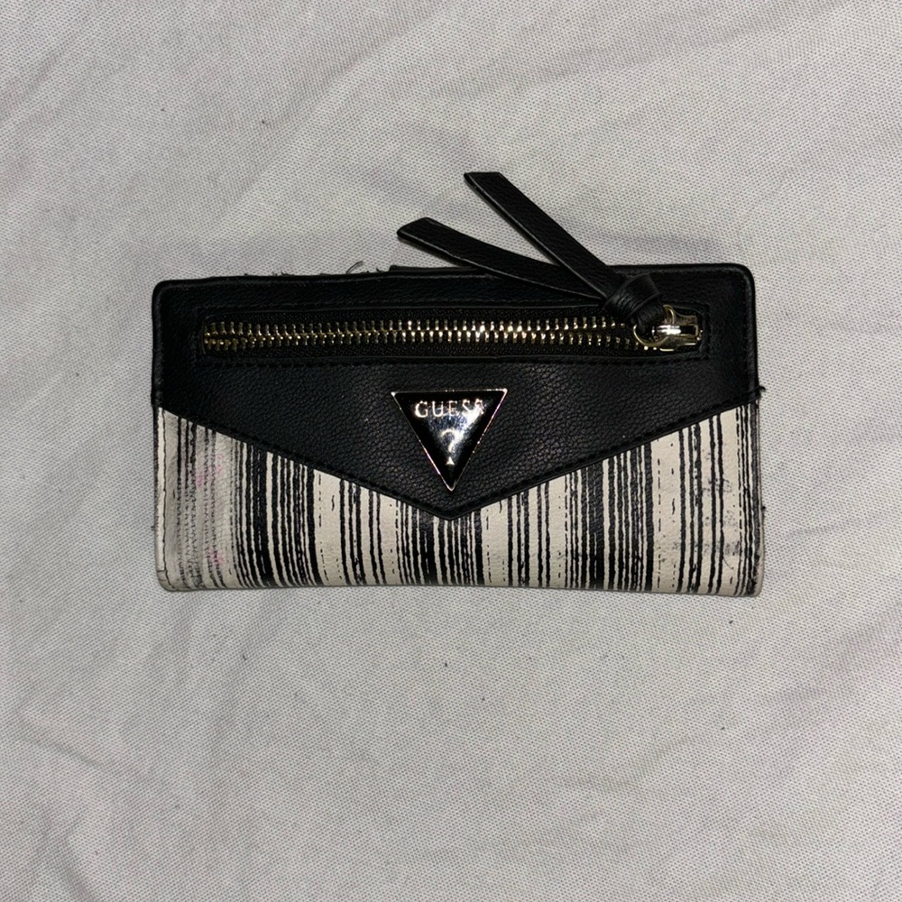 Guess Women’s Folding with Front Pocket Wallet
